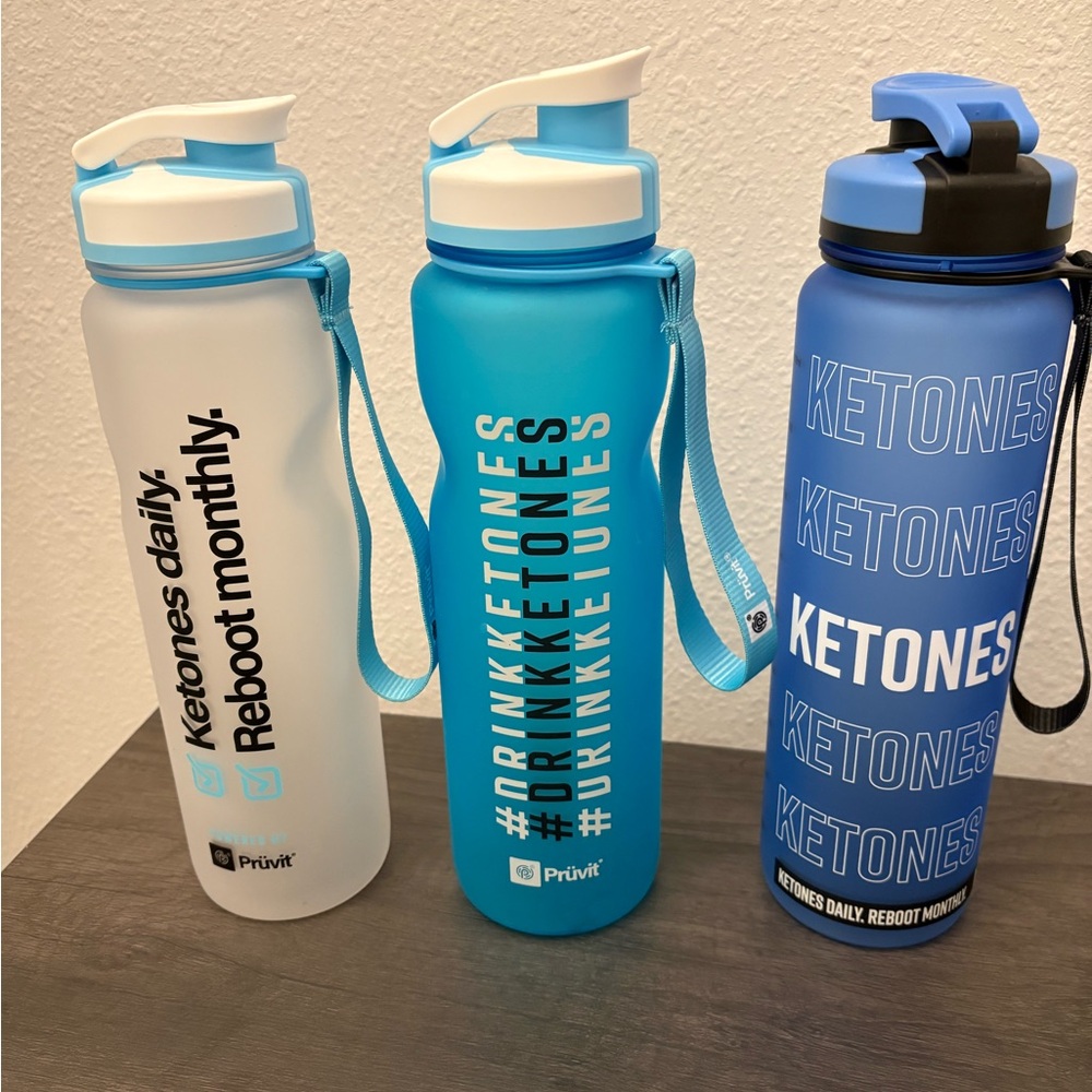Pruvit Blue and White Water Bottles Set